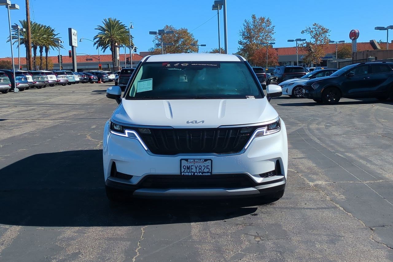 Certified 2024 Kia Carnival LX image 2