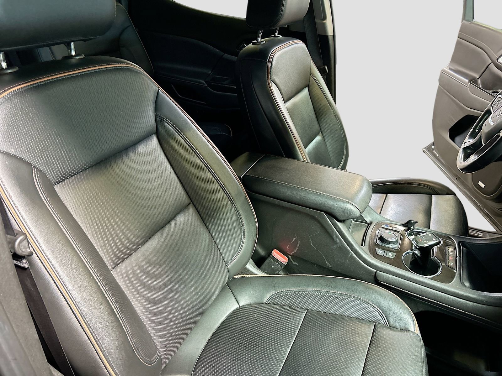 Used 2021 GMC Acadia AT4 w/ Technology Package image 30