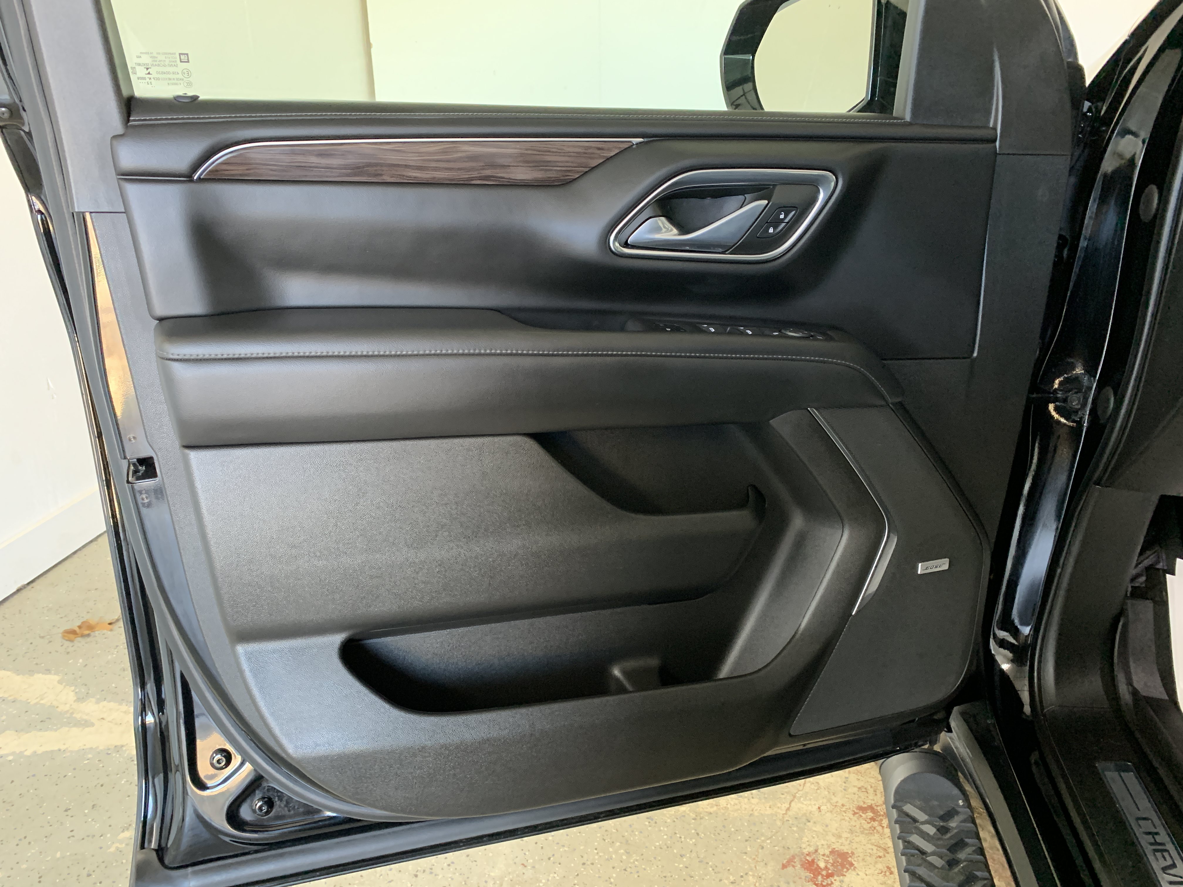 Used 2023 Chevrolet Tahoe Z71 AWD/4WD image 17