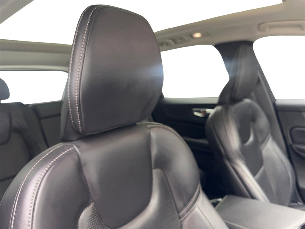 Used 2022 Volvo XC60 B5 Inscription w/ Protection Package Premier image 45