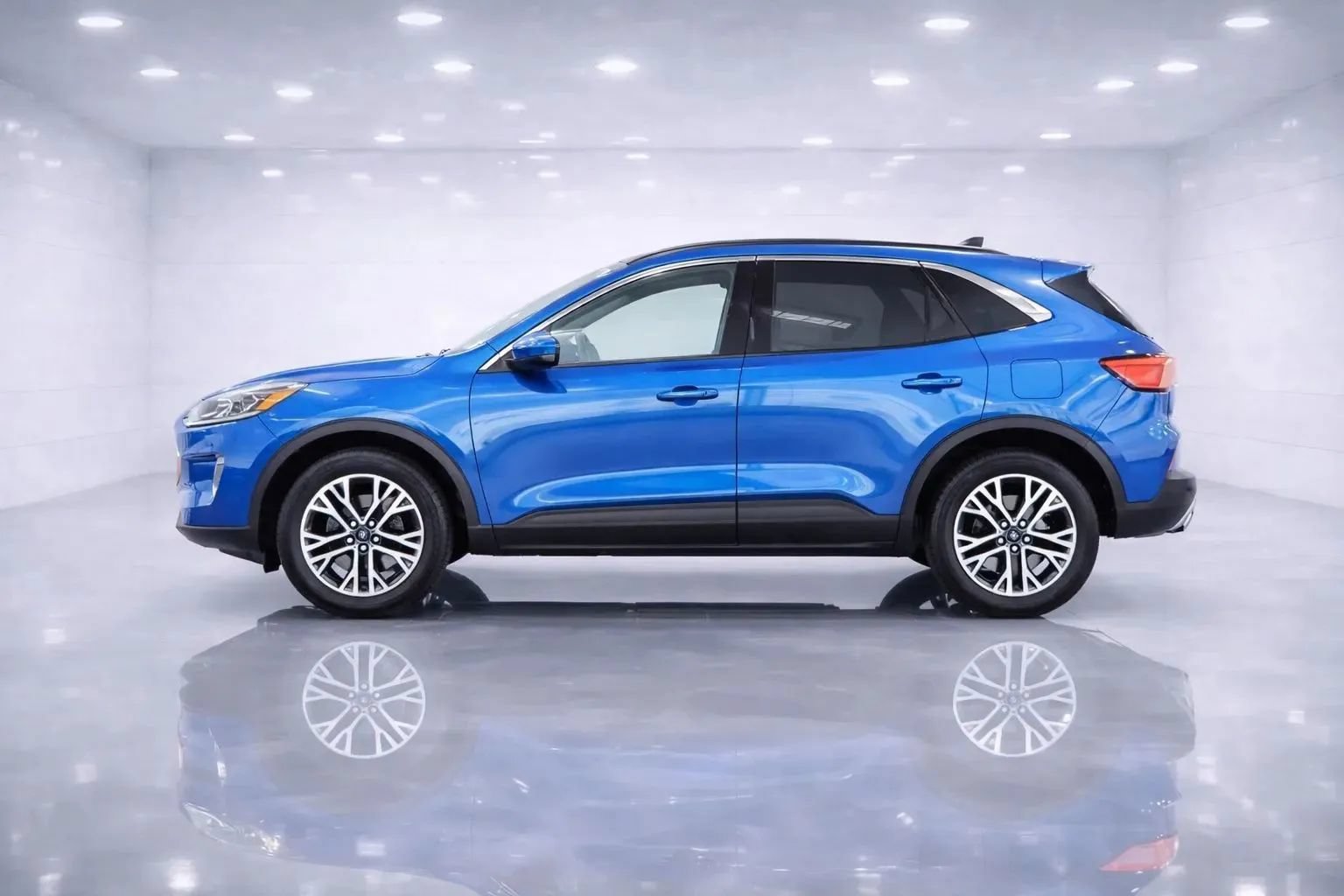 Used 2020 Ford Escape SEL FWD image 2