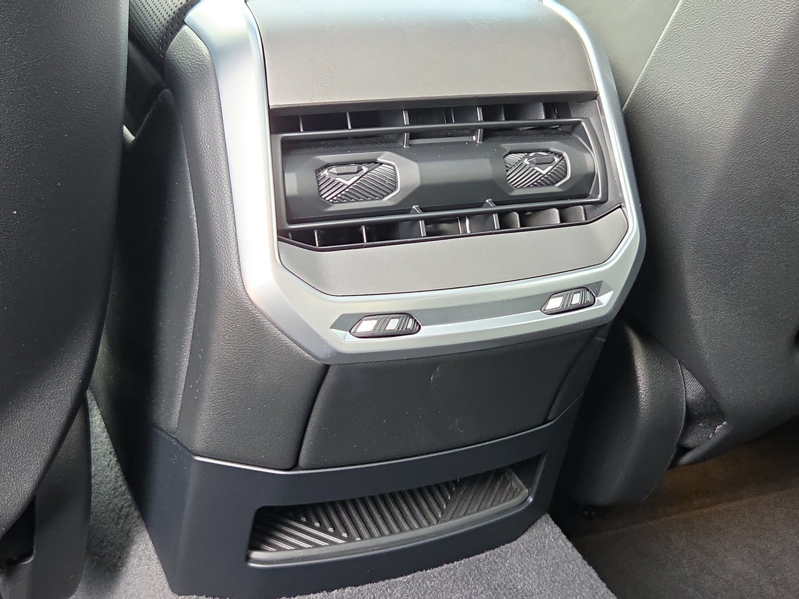 Used 2024 BMW i7 eDrive50 RWD image 22