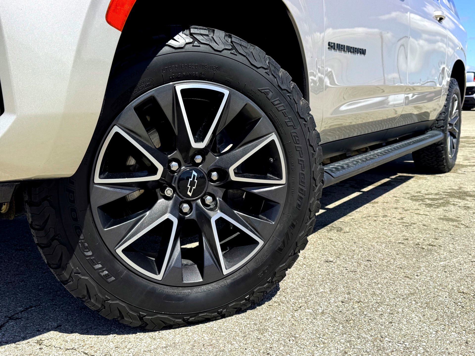 Used 2022 Chevrolet Suburban Z71 AWD/4WD image 2