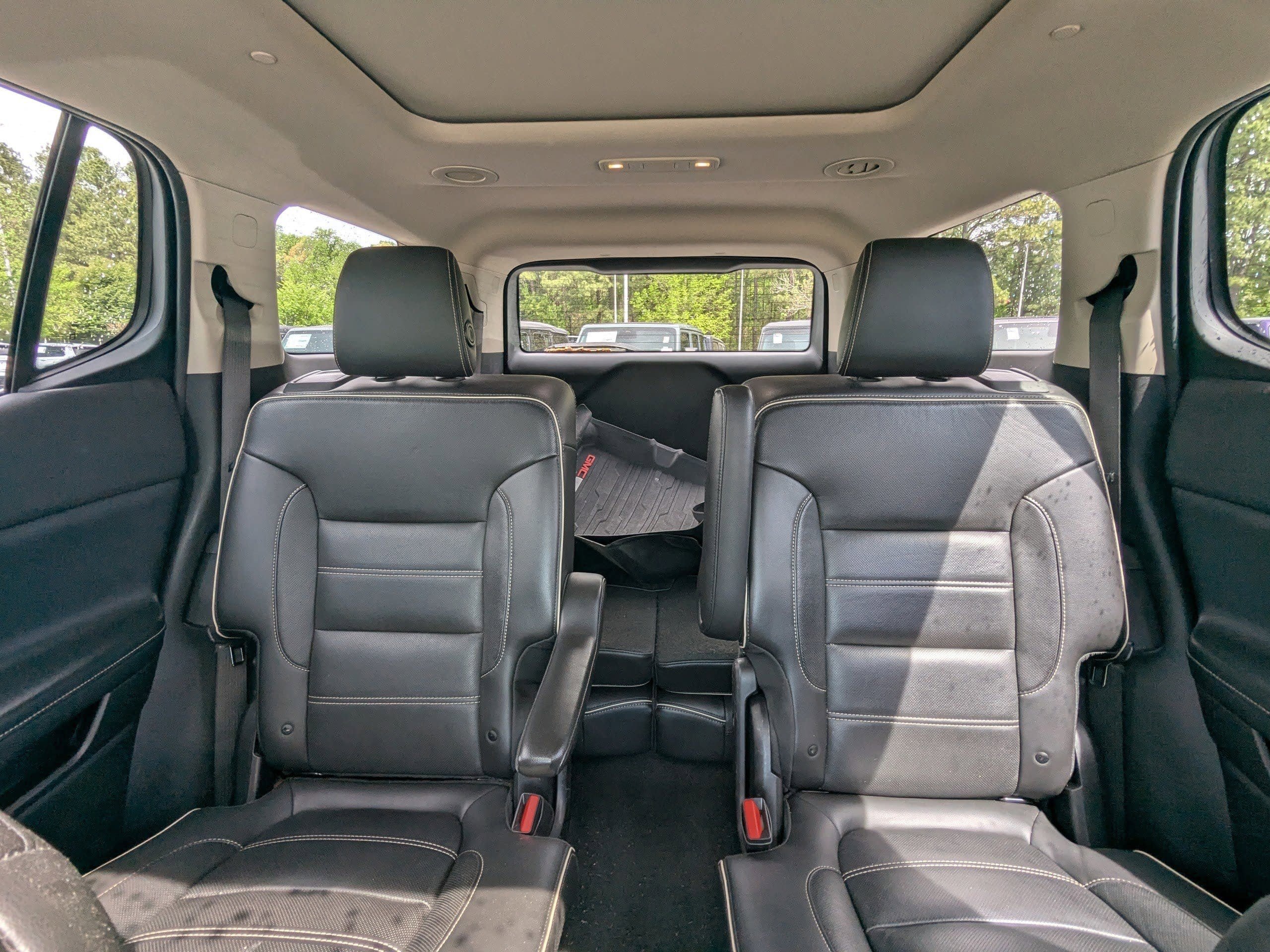 Used 2019 GMC Acadia Denali w/ Technology Package FWD image 11
