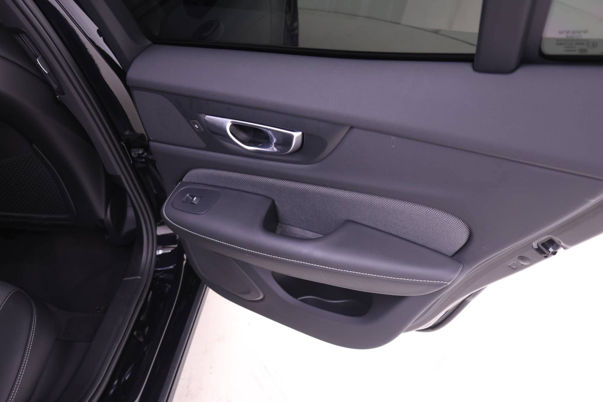 Certified 2024 Volvo S60 B5 Plus FWD image 23