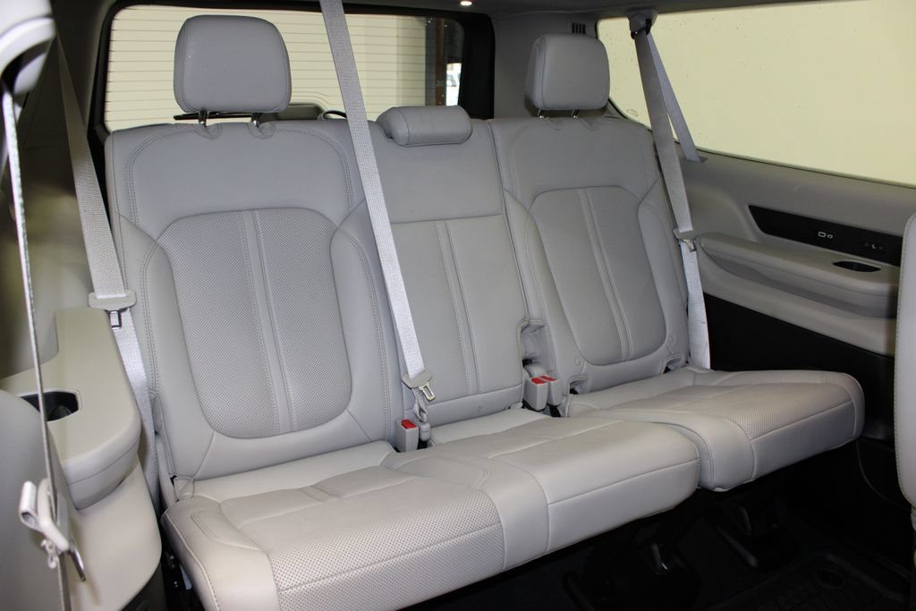 Used 2024 Jeep Wagoneer L Series III w/ Premium Group I AWD/4WD image 10