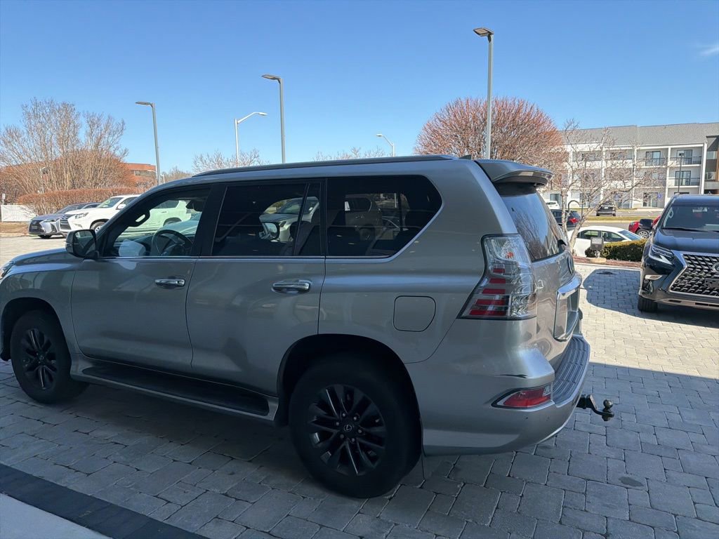 Used 2020 Lexus GX 460 Premium w/ Premium Package image 28