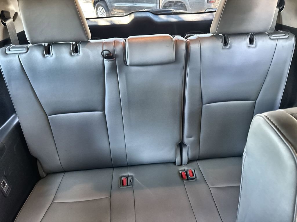 Used 2021 Toyota Highlander Platinum image 32