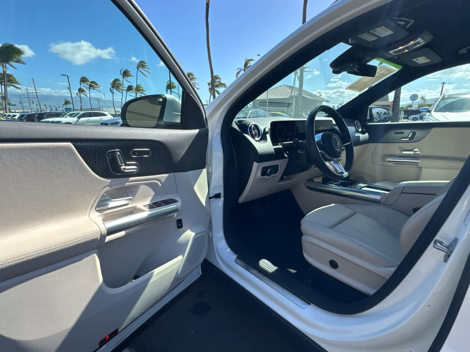 Used 2025 Mercedes-Benz GLA 250 4MATIC image 12