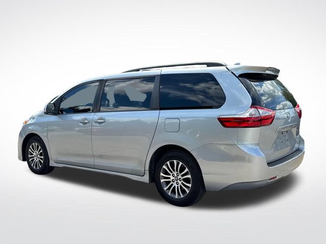 Used 2019 Toyota Sienna XLE FWD image 3