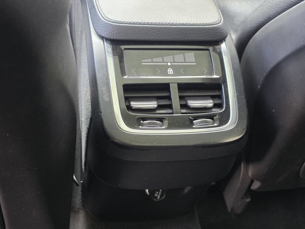 Used 2018 Volvo XC90 T6 Momentum w/ Convenience Package AWD/4WD image 11