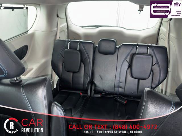 Used 2021 Chrysler Pacifica Touring-L image 35