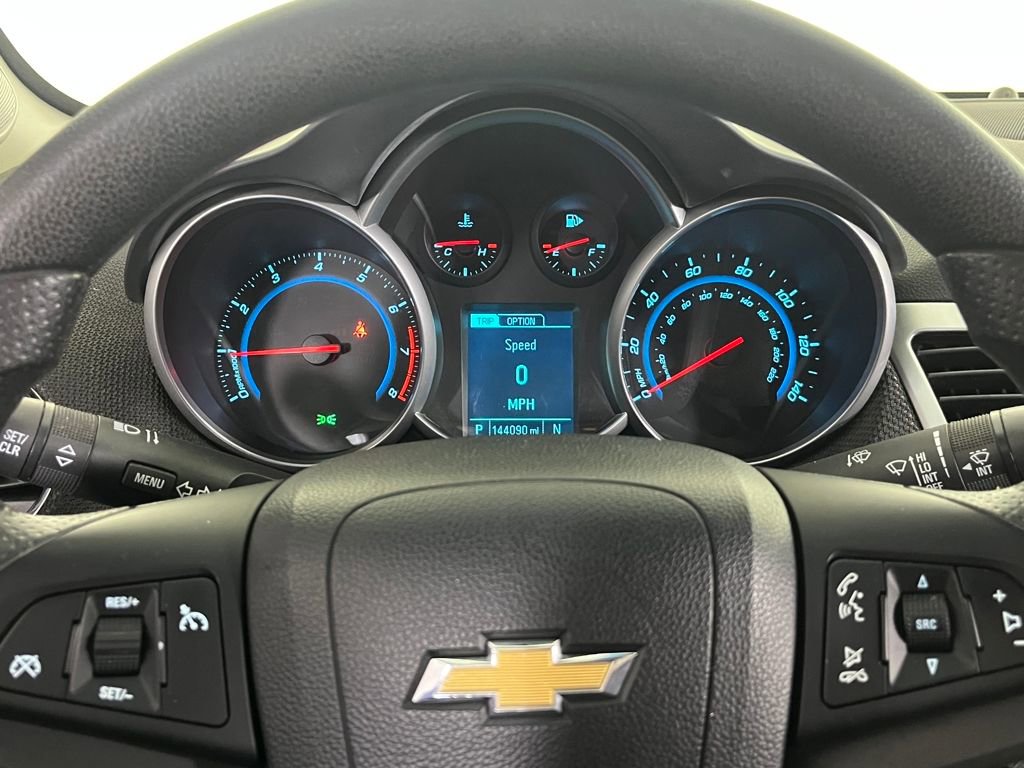 Used 2015 Chevrolet Cruze LT w/ Technology Package image 36