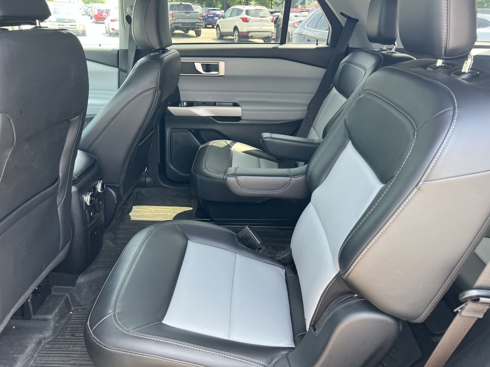 Used 2024 Ford Explorer XLT w/ Equipment Group 202A AWD/4WD image 26