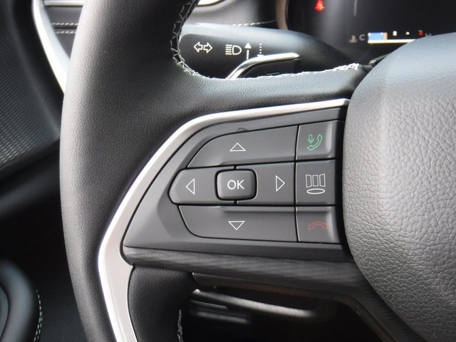 New 2025 Jeep Grand Cherokee Altitude image 28