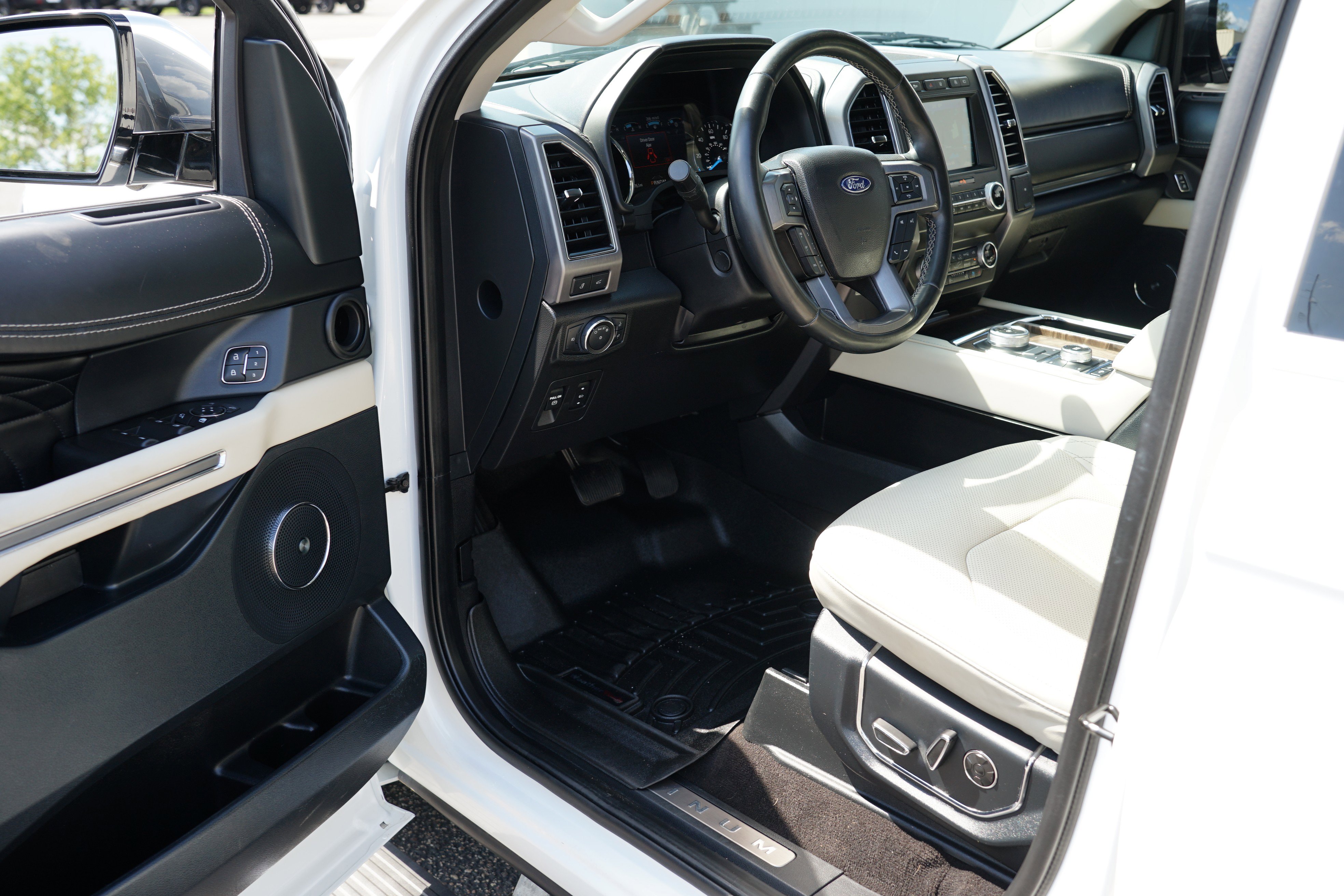 Used 2021 Ford Expedition Platinum image 15