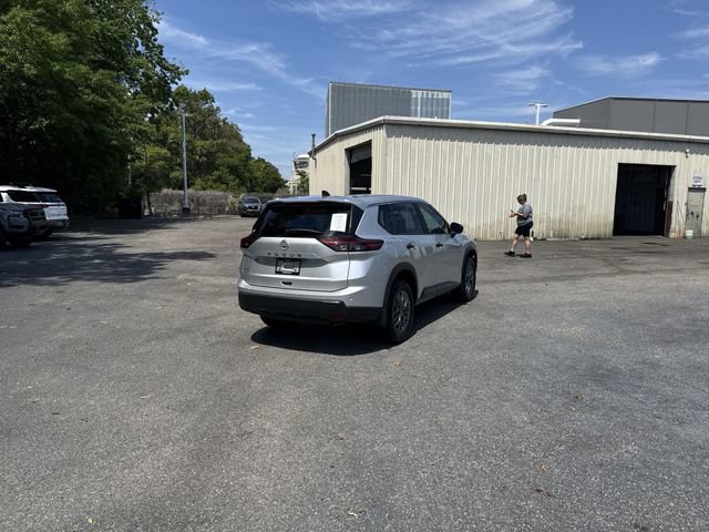 Used 2024 Nissan Rogue S FWD image 5