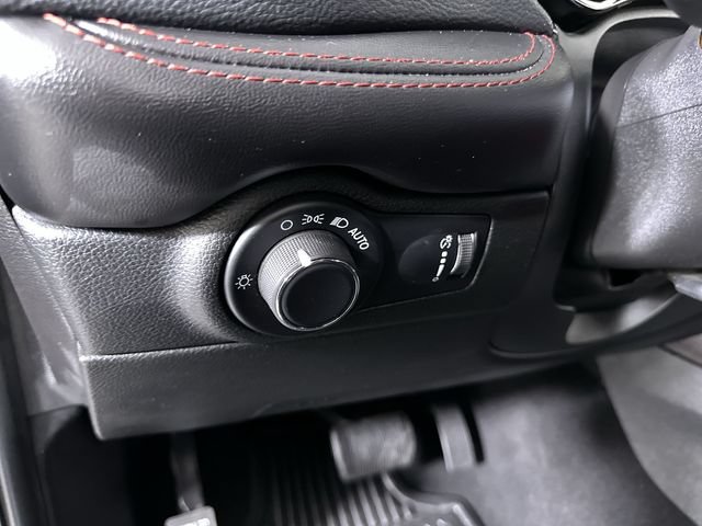 Used 2025 Dodge Durango GT AWD/4WD image 18