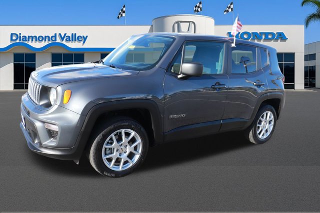 Used 2023 Jeep Renegade Latitude video 3