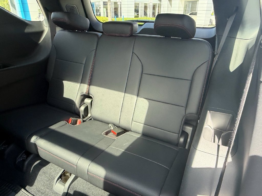 Used 2025 Chevrolet Traverse RS AWD/4WD image 12