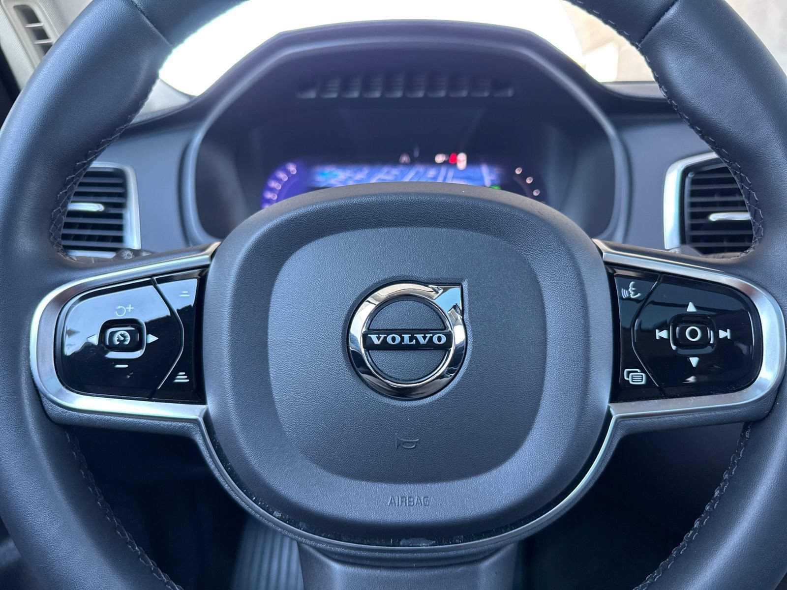 Certified 2023 Volvo XC90 T8 Ultimate AWD/4WD image 29