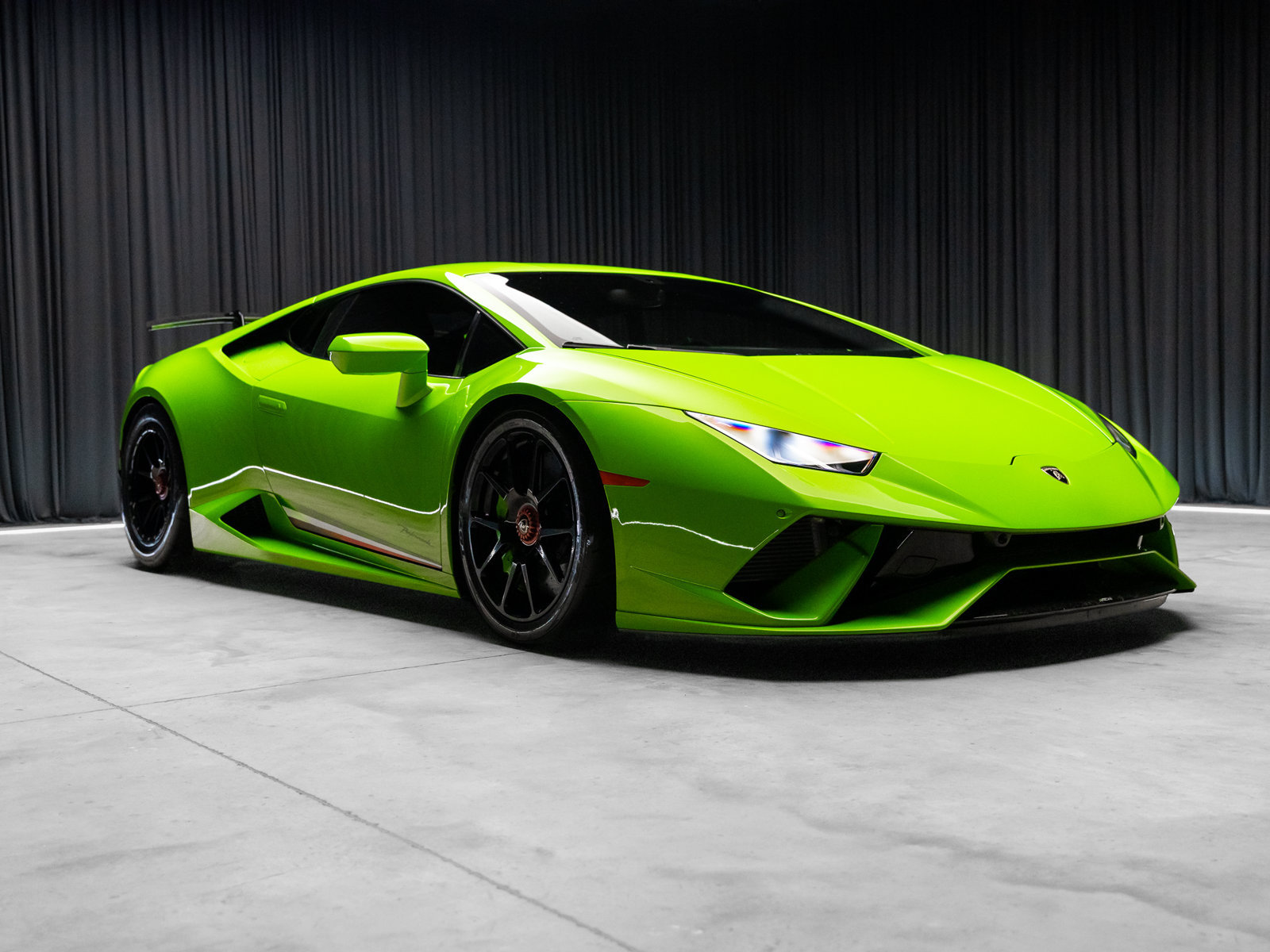 Used 2018 Lamborghini Huracan Performante AWD/4WD image 18