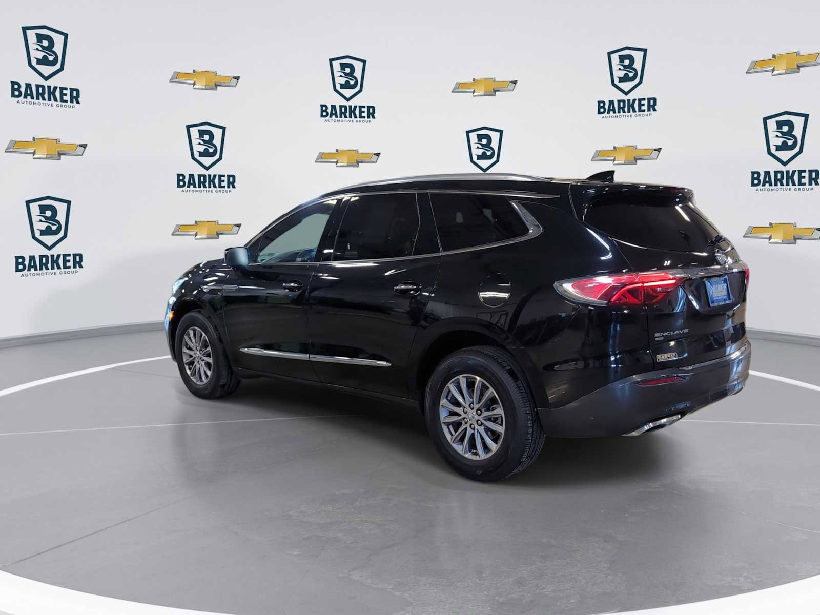 Used 2024 Buick Enclave Premium AWD/4WD image 6