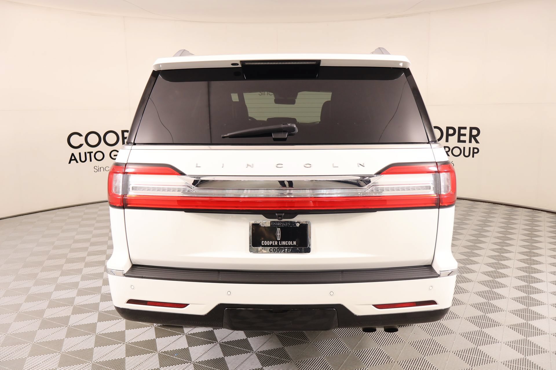 Used 2020 Lincoln Navigator Reserve w/ Equipment Group 208A Reserve RWD image 24