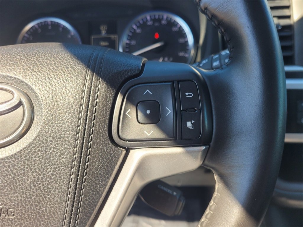 Used 2015 Toyota Highlander Limited image 32