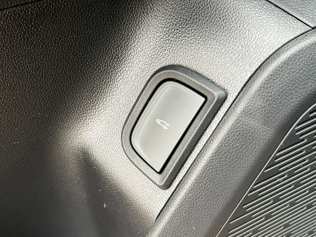 New 2026 GMC Terrain Denali w/ LPO, Floor Liner Package image 18