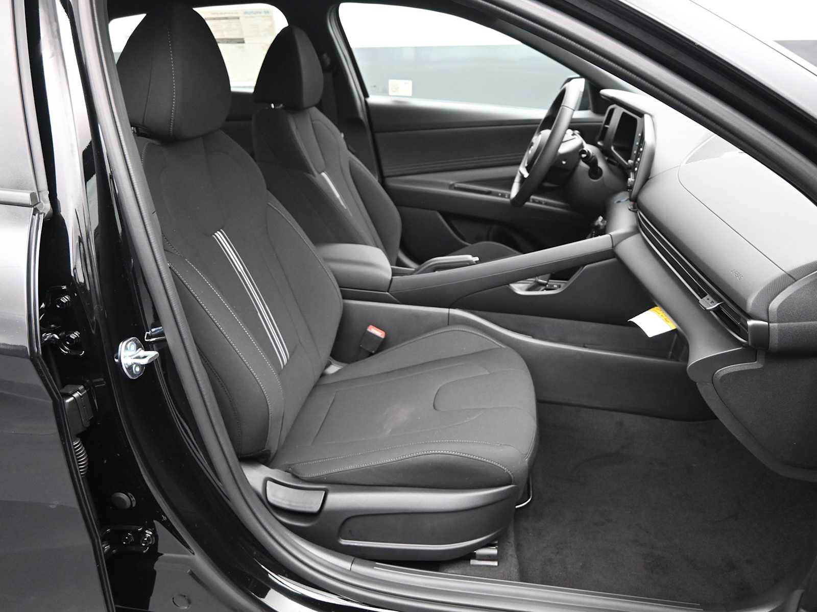 Certified 2025 Hyundai Elantra Sport w/ Cargo Package image 11