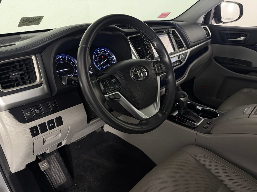 Used 2019 Toyota Highlander Limited FWD image 22