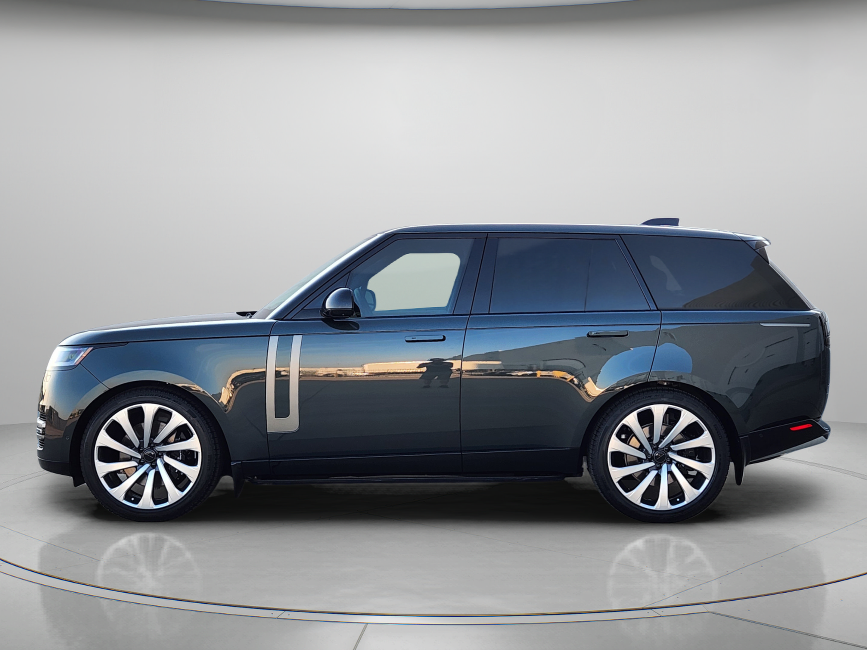 New 2026 Land Rover Range Rover SE AWD/4WD image 2