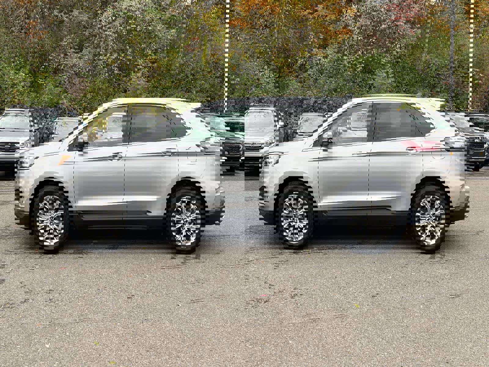 Used 2024 Ford Edge Titanium image 2