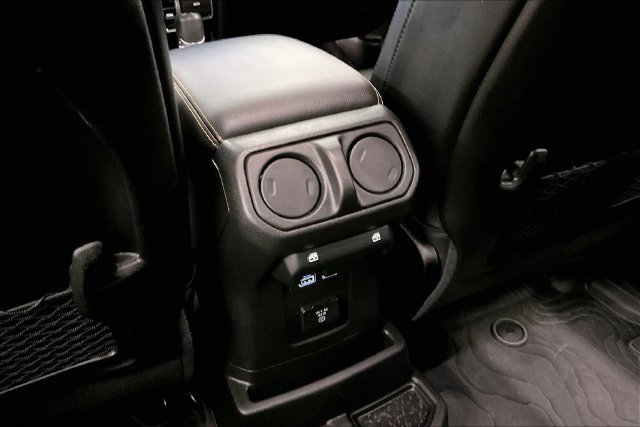 Used 2024 Jeep Wrangler Unlimited Sahara w/ Technology Group AWD/4WD image 31