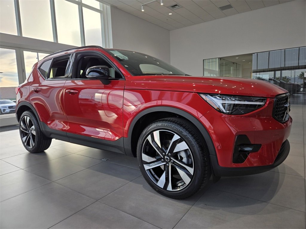 New 2025 Volvo XC40 B5 Ultra w/ Climate Package image 4