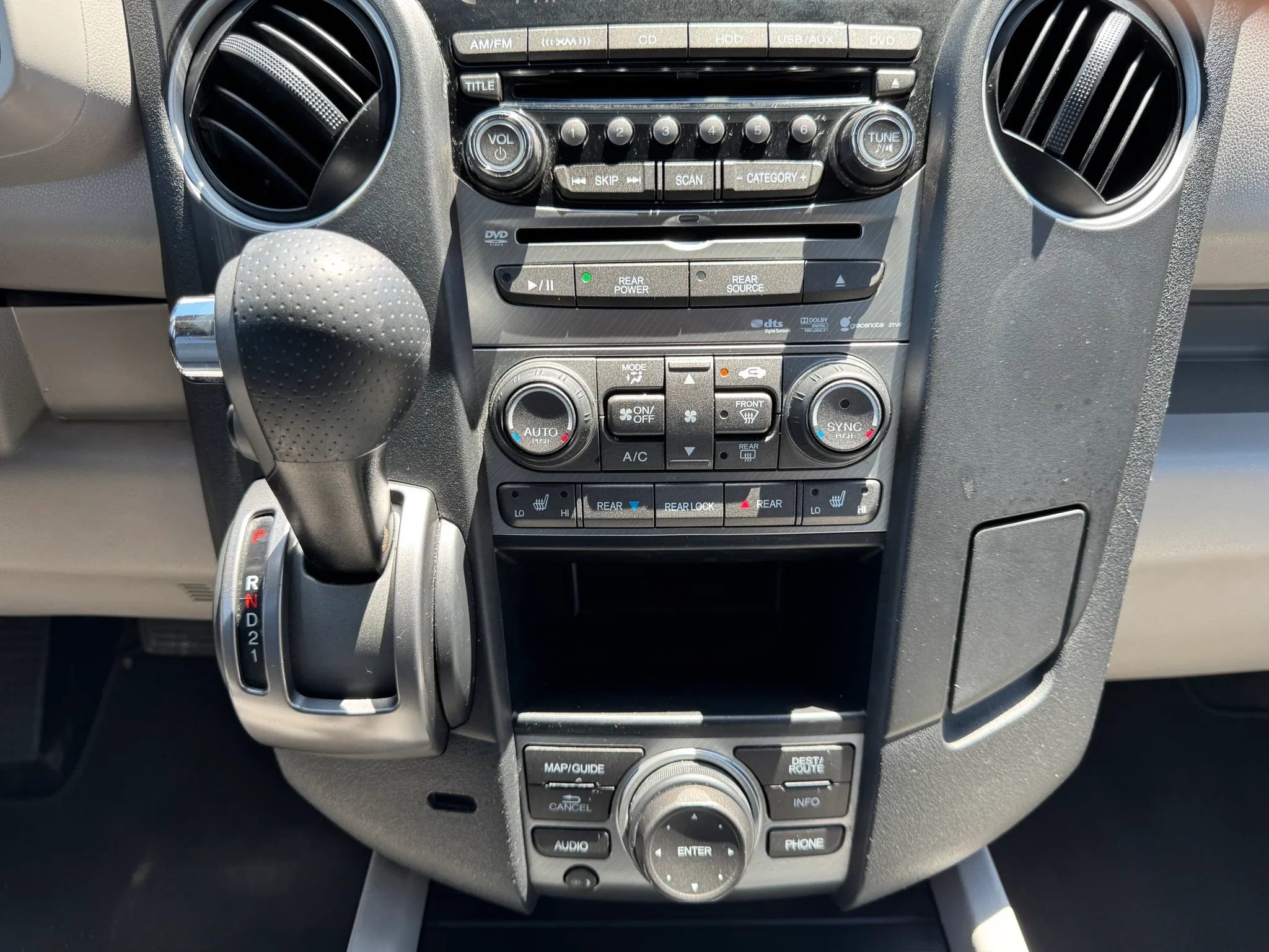 Used 2015 Honda Pilot Touring image 30