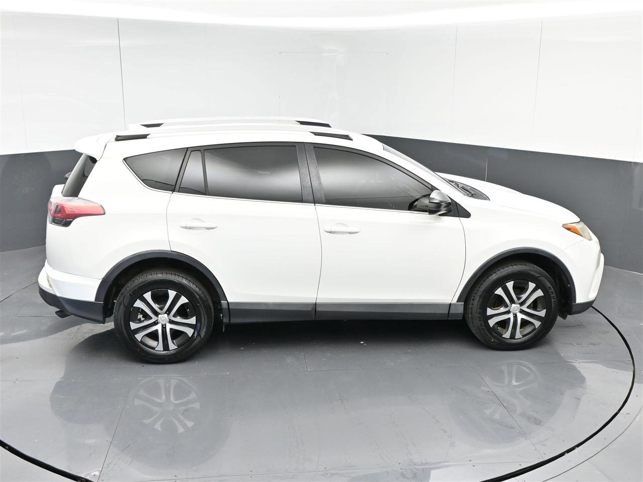 Used 2016 Toyota RAV4 LE AWD/4WD image 12