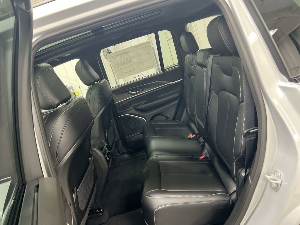 New 2025 Jeep Grand Cherokee Limited 4xe w/ Luxury Tech Group II image 21