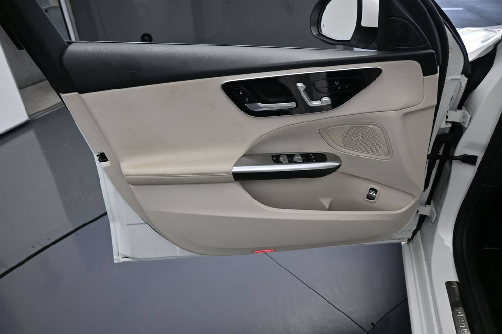 Used 2025 Mercedes-Benz C 300 Sedan image 14