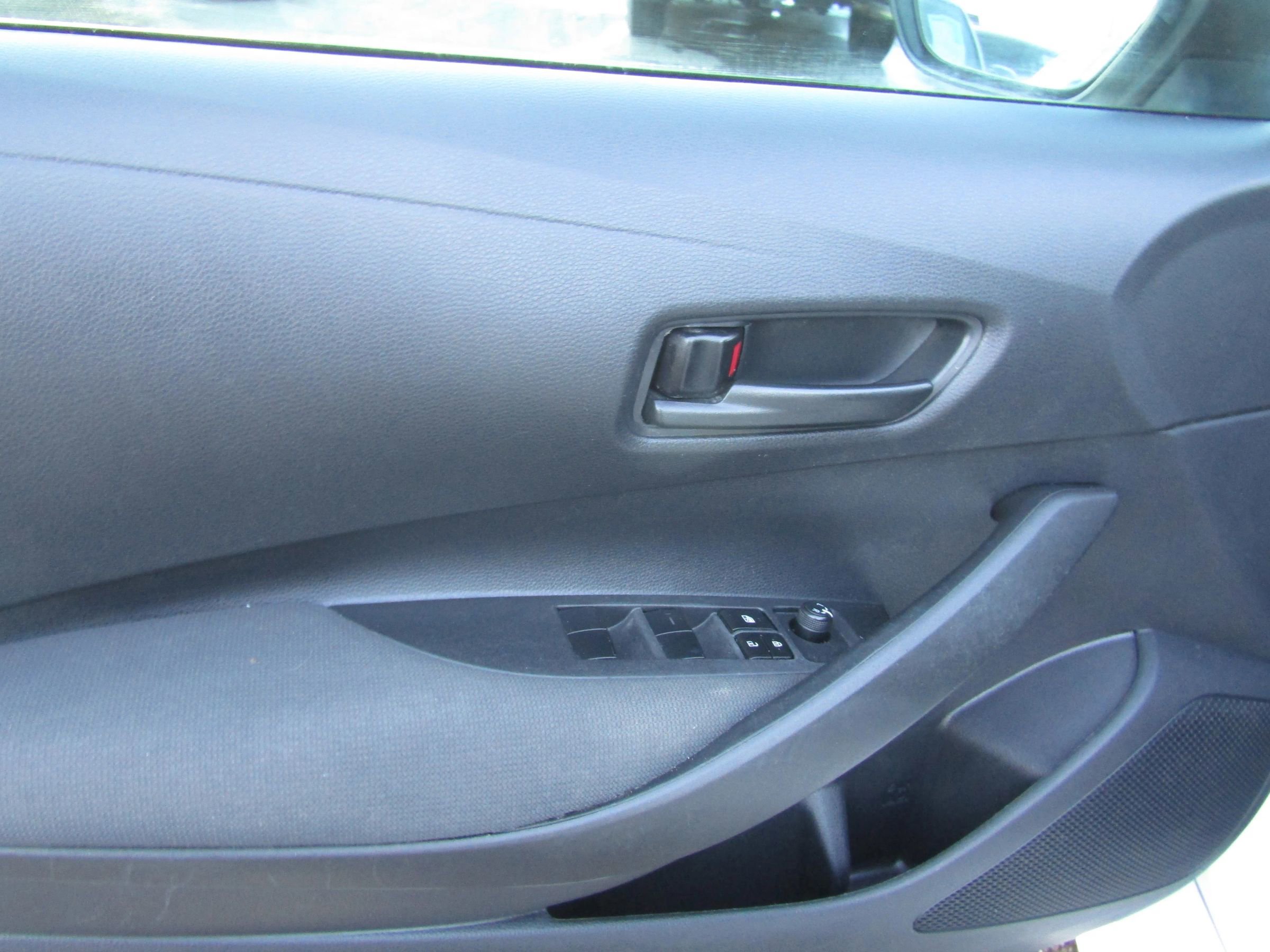 Used 2022 Toyota Corolla LE image 19