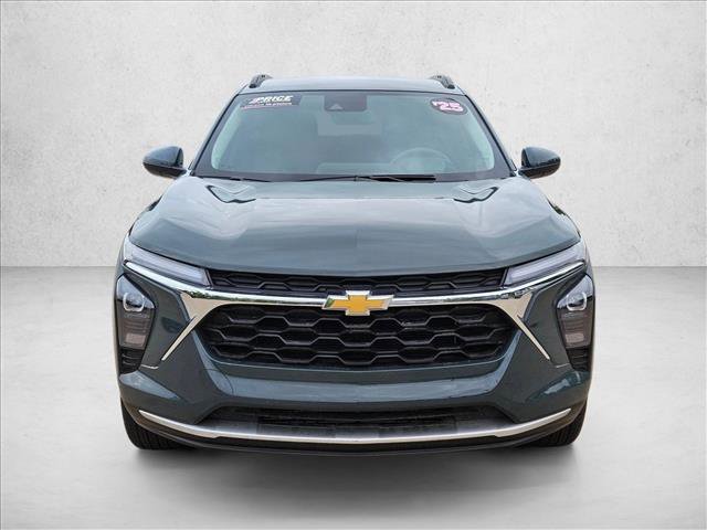Used 2025 Chevrolet Trax LT image 2