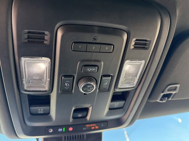 Used 2023 GMC Yukon XL SLT w/ SLT Premium Package AWD/4WD image 36