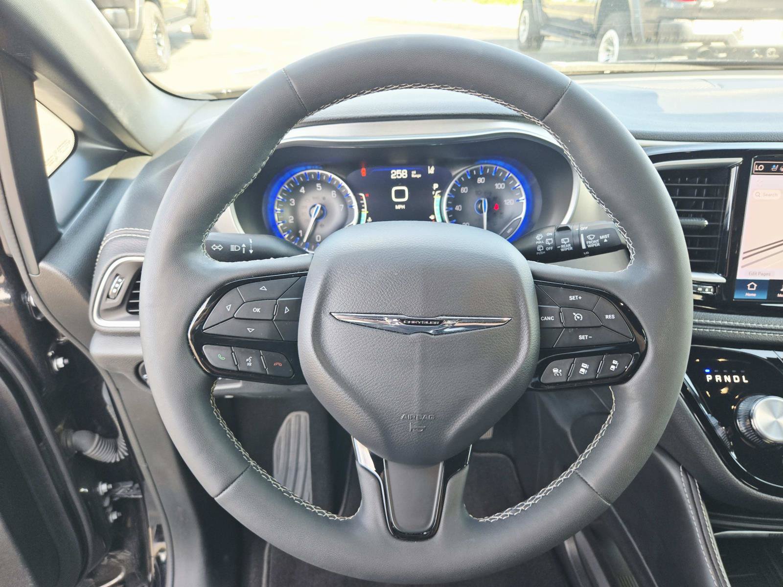 Used 2024 Chrysler Pacifica Limited w/ S Appearance Package FWD image 23