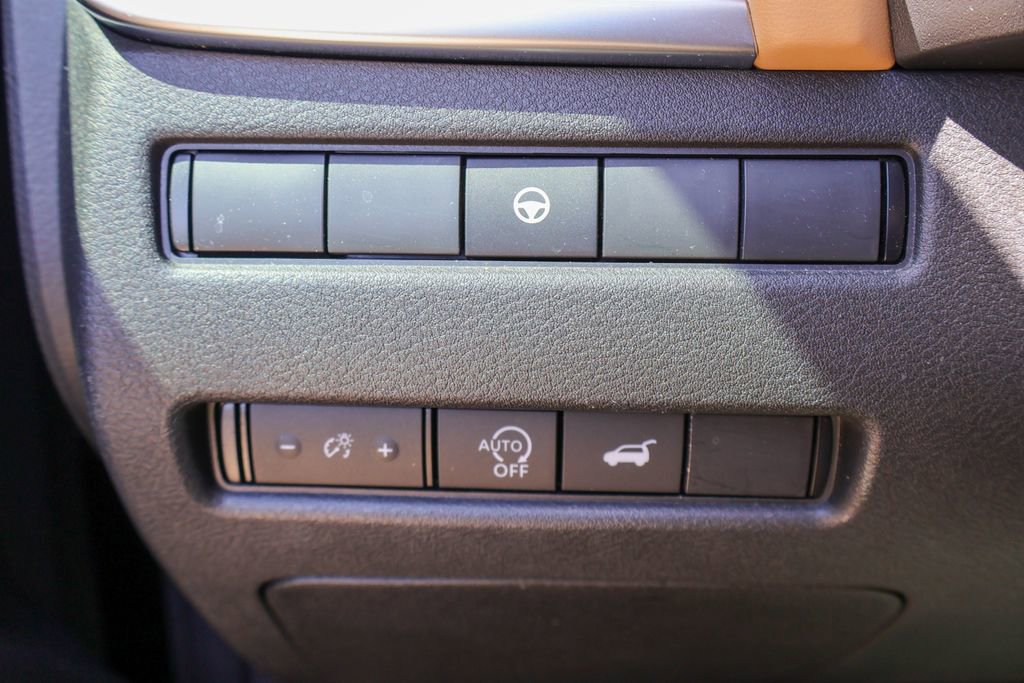 Used 2023 Nissan Rogue Platinum image 18