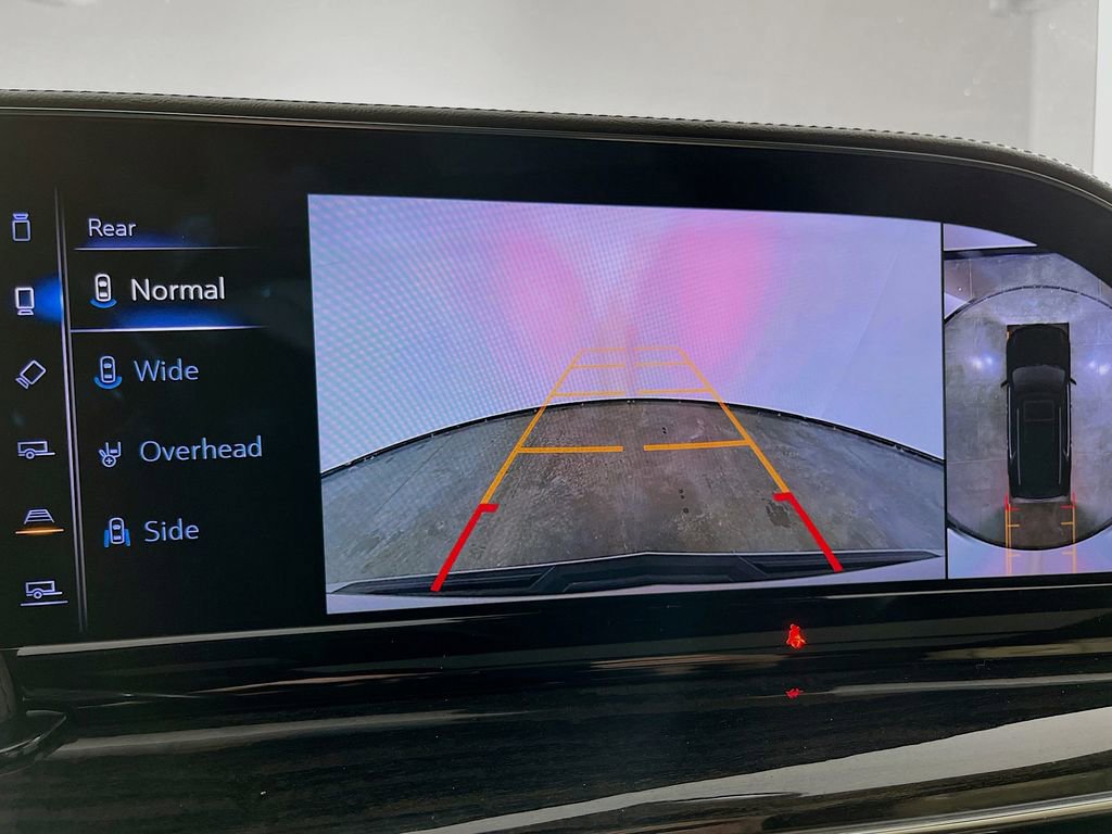 Used 2023 Cadillac Escalade Premium Luxury w/ Performance Package image 20