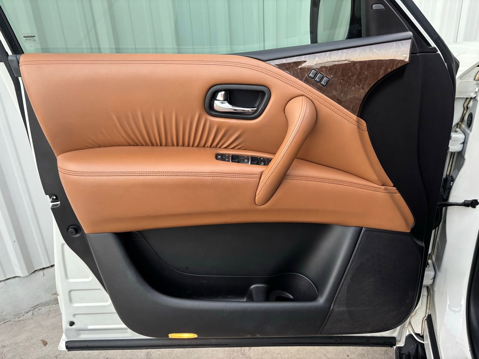 Used 2016 INFINITI QX80 2WD w/ Signature Edition Package image 13