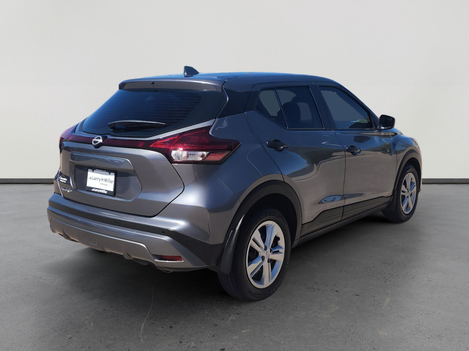 Used 2024 Nissan Kicks S FWD image 5