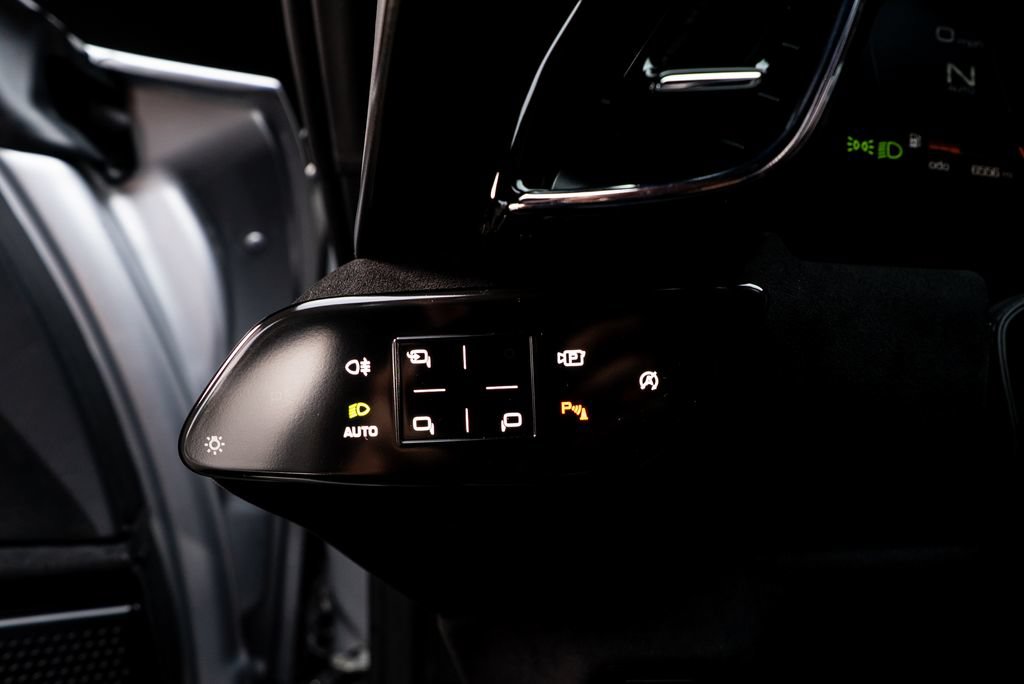 Used 2022 Ferrari Roma RWD image 36