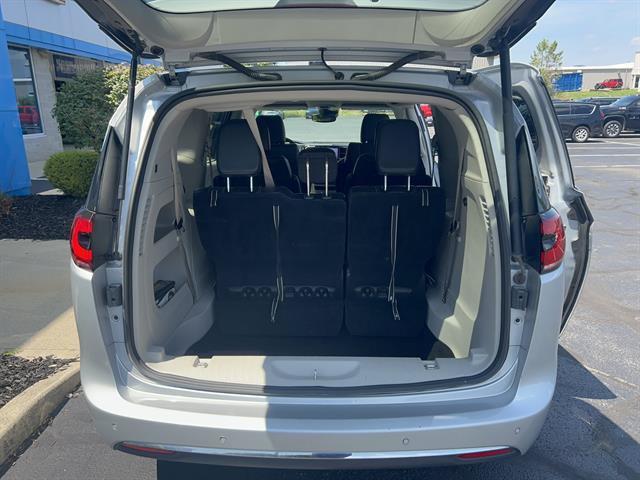 Used 2024 Chrysler Pacifica Touring-L FWD image 20